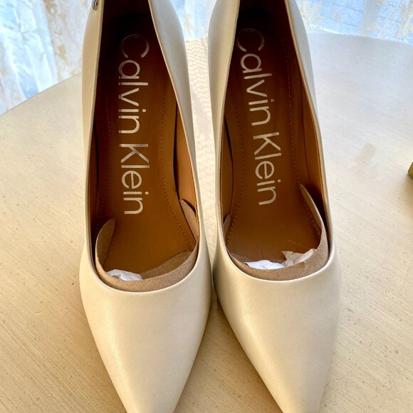 Calvin Klein Women Brady 4" Stiletto Heel Leather Pumps Light Grey Size 8.5 NWOT - Picture 6 of 14